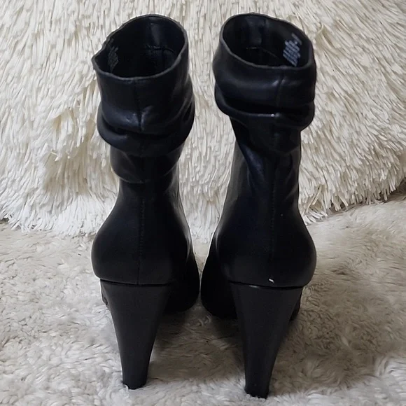 Steve Madden Black Ankle Boots - Picture 9 of 13